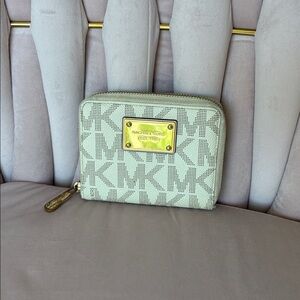 #50 MICHAEL KORS